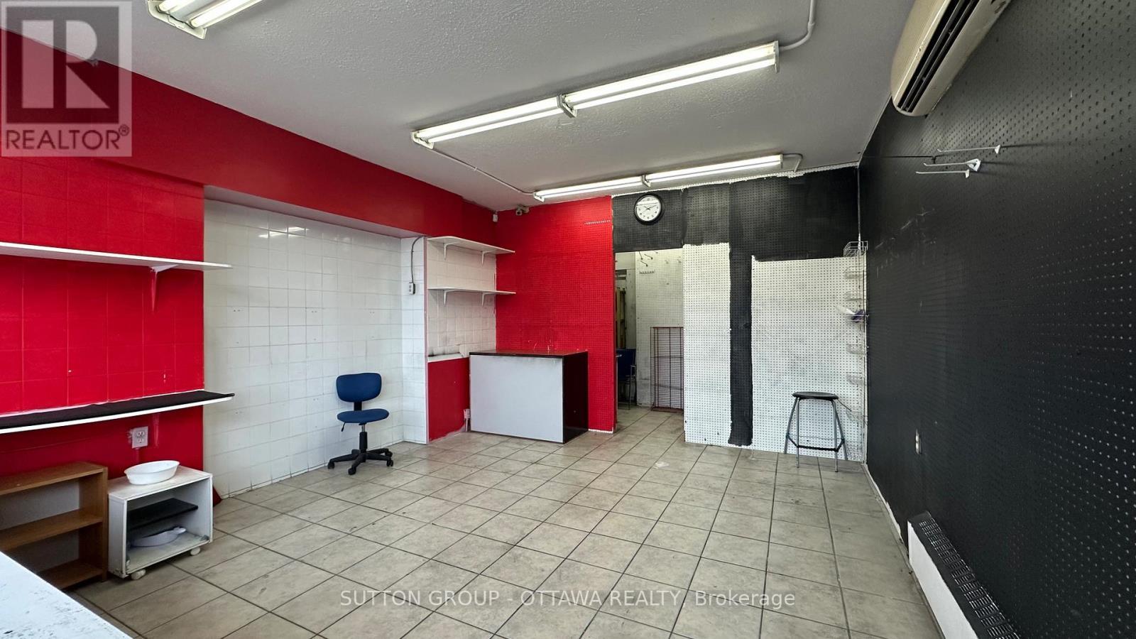 












C1 - 1061 MERIVALE ROAD

,
Ottawa,




Ontario
K1Z6A9

