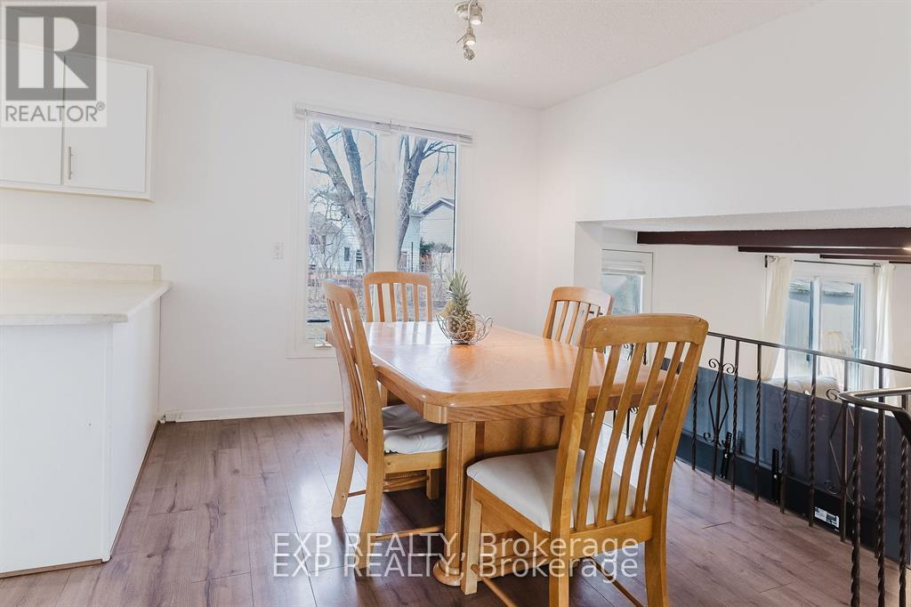 












4 PARKLANE COURT

,
Ottawa,




Ontario
K1B3H2

