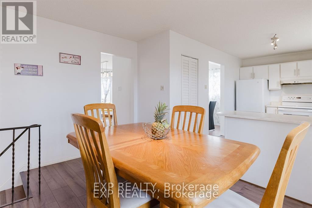












4 PARKLANE COURT

,
Ottawa,




Ontario
K1B3H2

