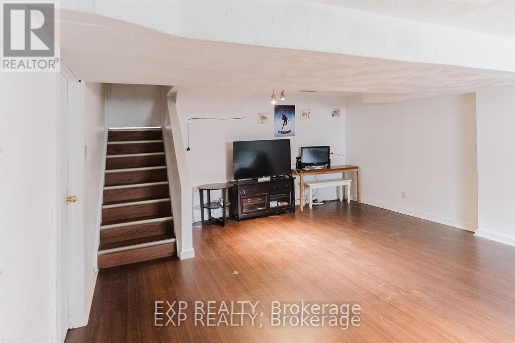 












4 PARKLANE COURT

,
Ottawa,




Ontario
K1B3H2

