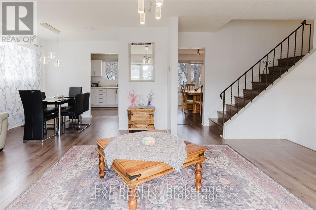 












4 PARKLANE COURT

,
Ottawa,




Ontario
K1B3H2

