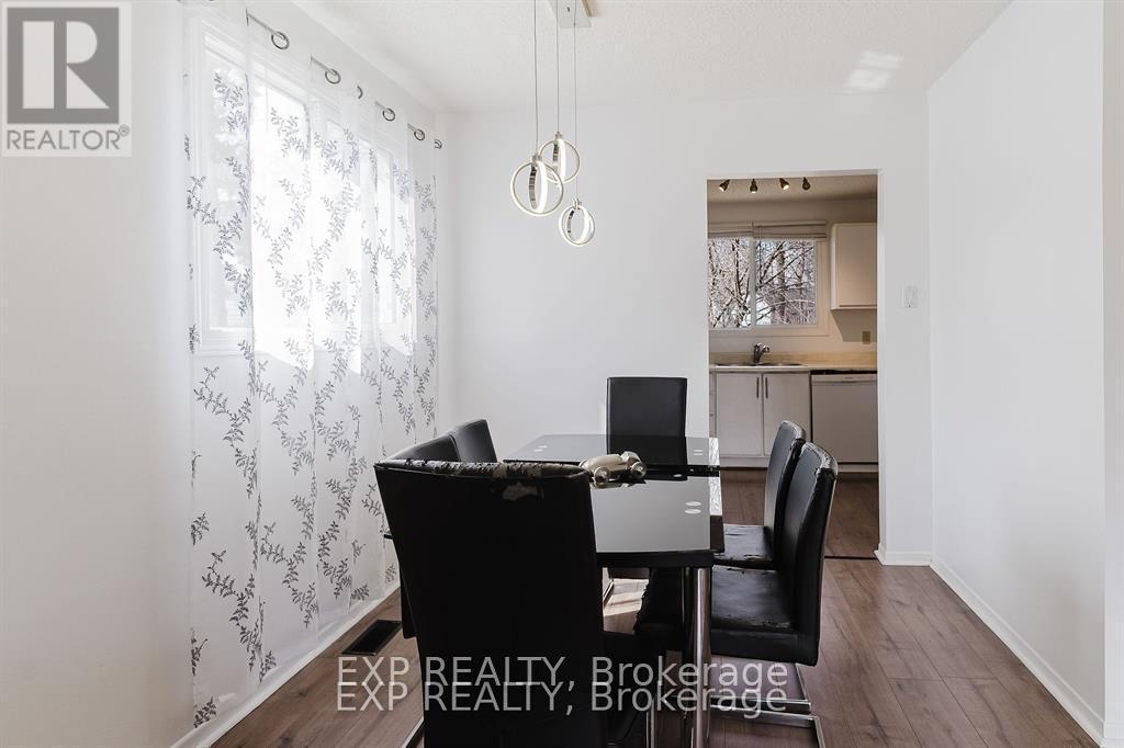 












4 PARKLANE COURT

,
Ottawa,




Ontario
K1B3H2

