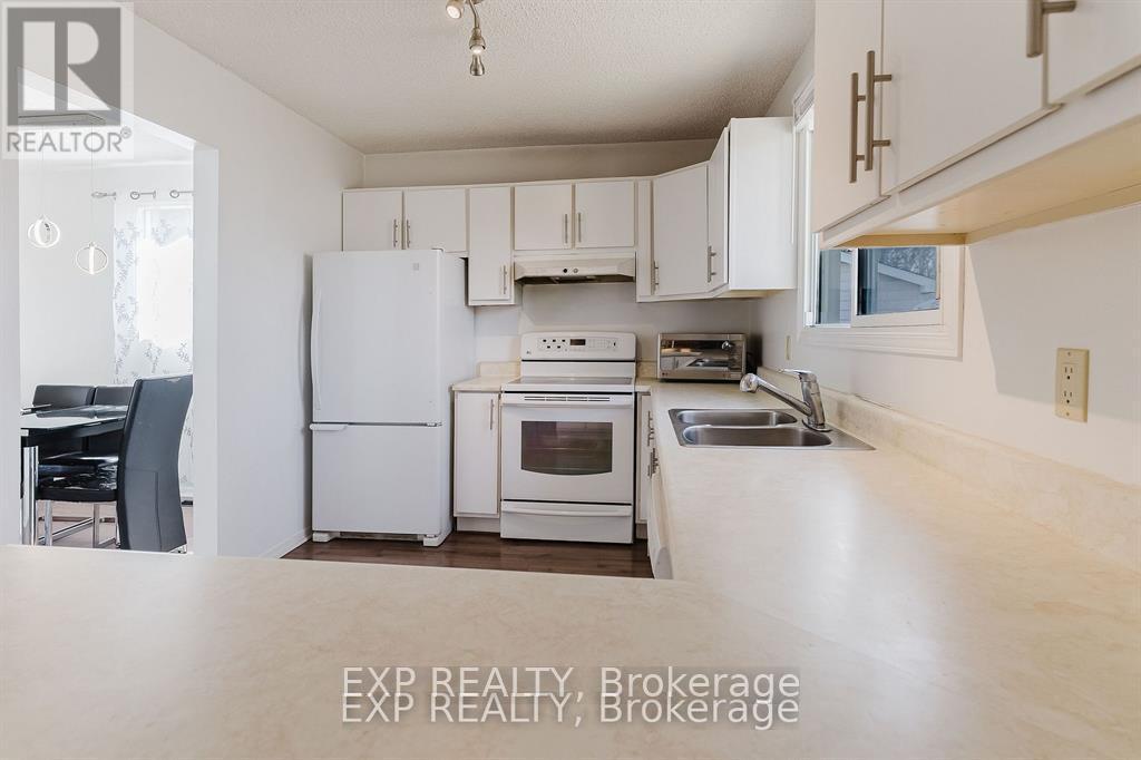 












4 PARKLANE COURT

,
Ottawa,




Ontario
K1B3H2


