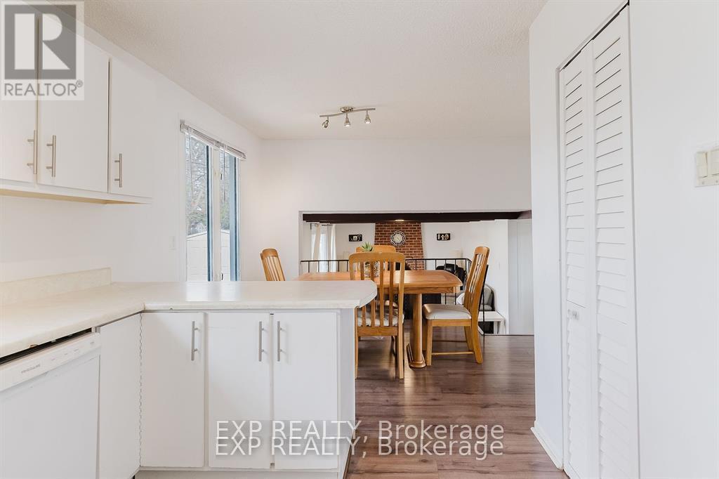 












4 PARKLANE COURT

,
Ottawa,




Ontario
K1B3H2

