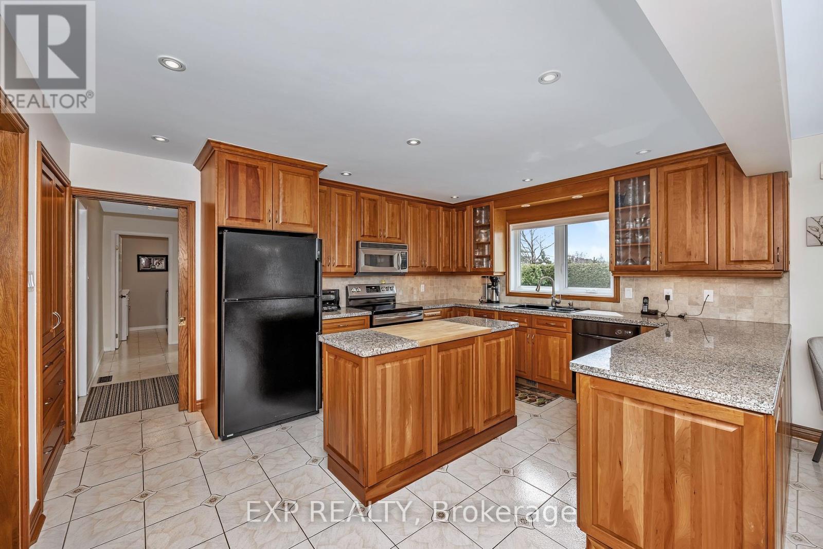 












3 CRAIGMOHR COURT

,
Ottawa,




Ontario
K2G4P9

