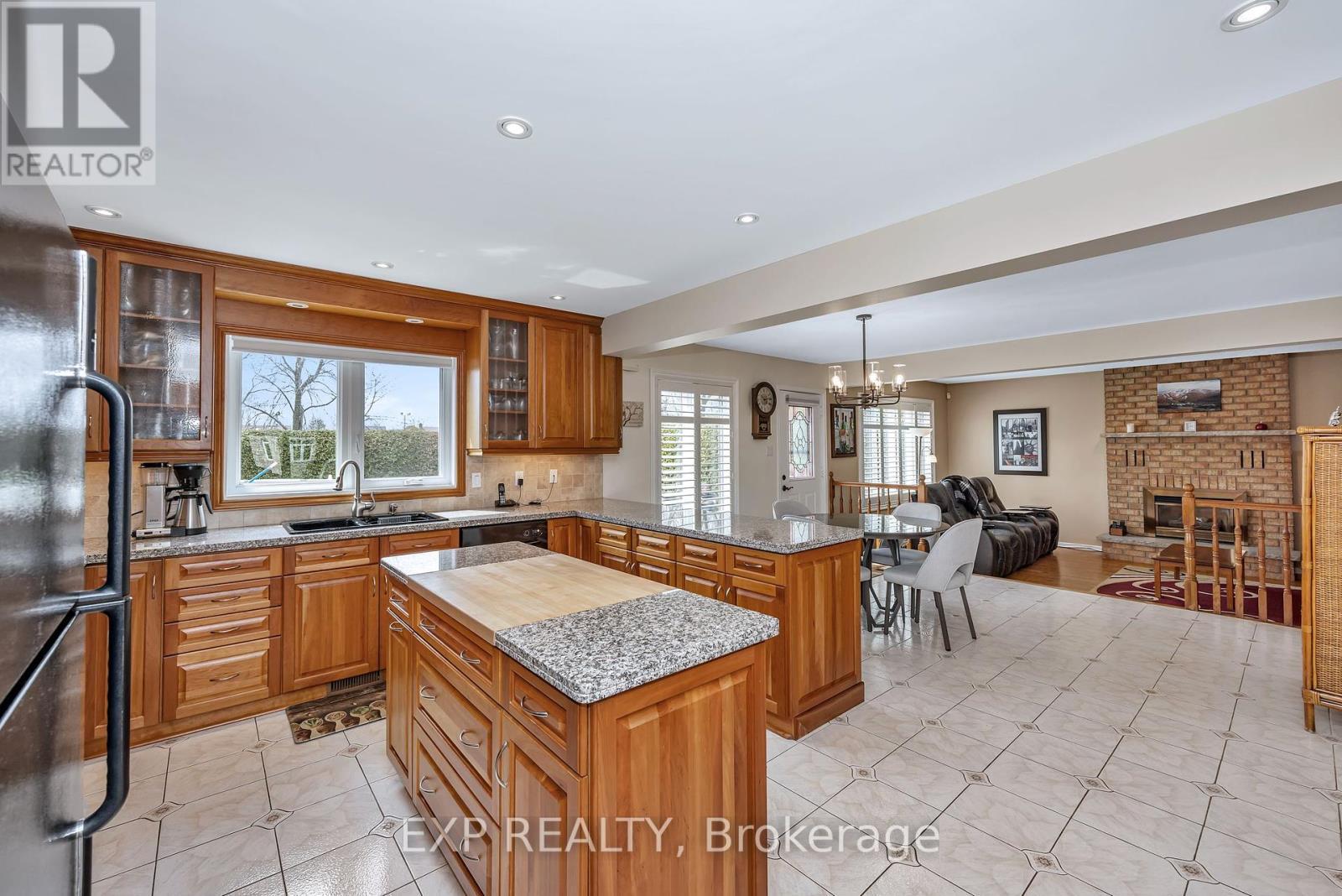 












3 CRAIGMOHR COURT

,
Ottawa,




Ontario
K2G4P9

