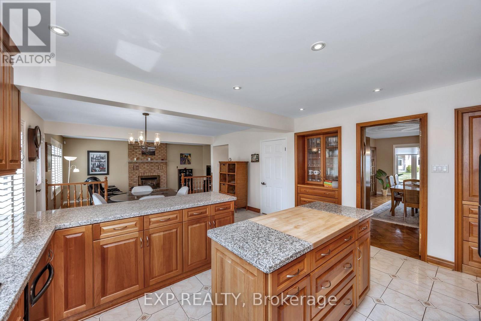 












3 CRAIGMOHR COURT

,
Ottawa,




Ontario
K2G4P9

