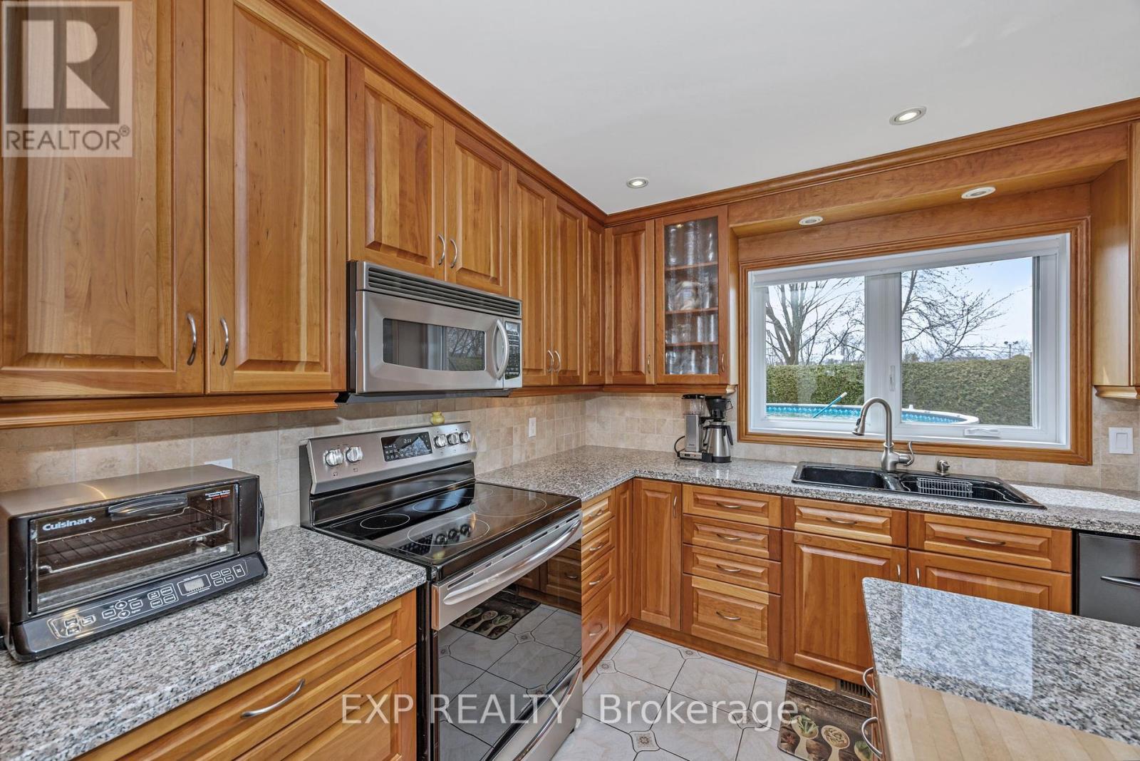 












3 CRAIGMOHR COURT

,
Ottawa,




Ontario
K2G4P9


