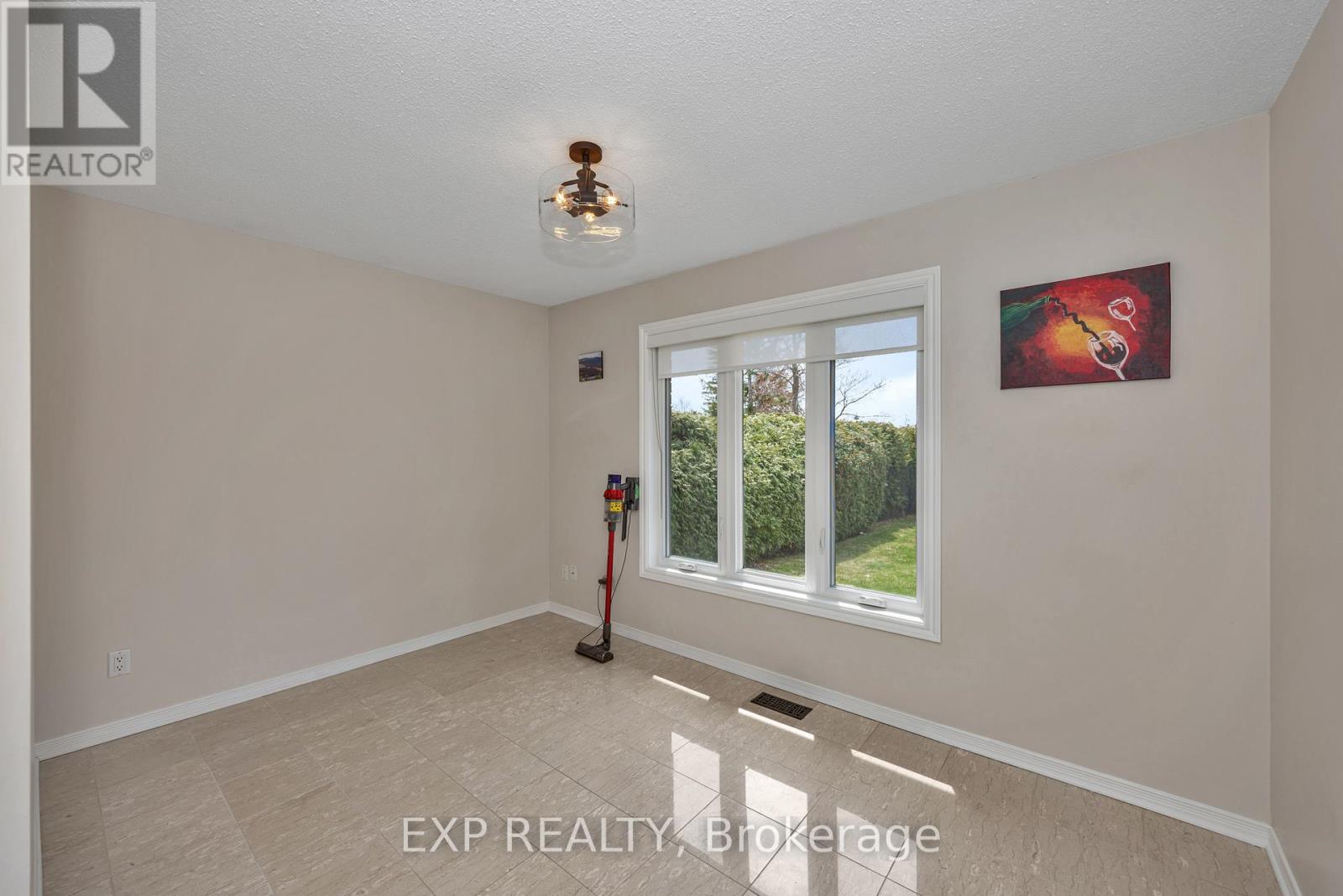 












3 CRAIGMOHR COURT

,
Ottawa,




Ontario
K2G4P9

