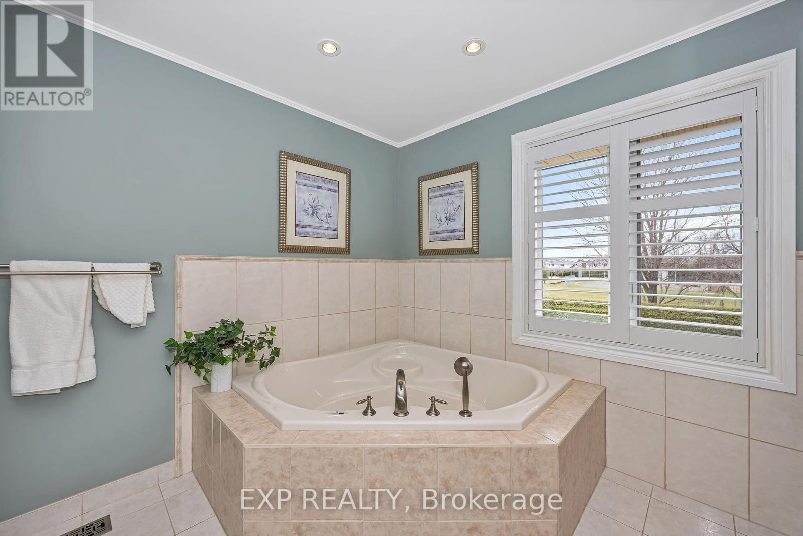 












3 CRAIGMOHR COURT

,
Ottawa,




Ontario
K2G4P9

