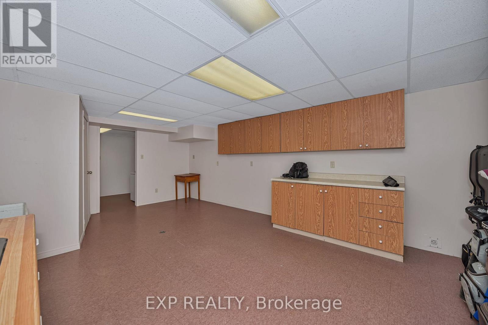 












3 CRAIGMOHR COURT

,
Ottawa,




Ontario
K2G4P9


