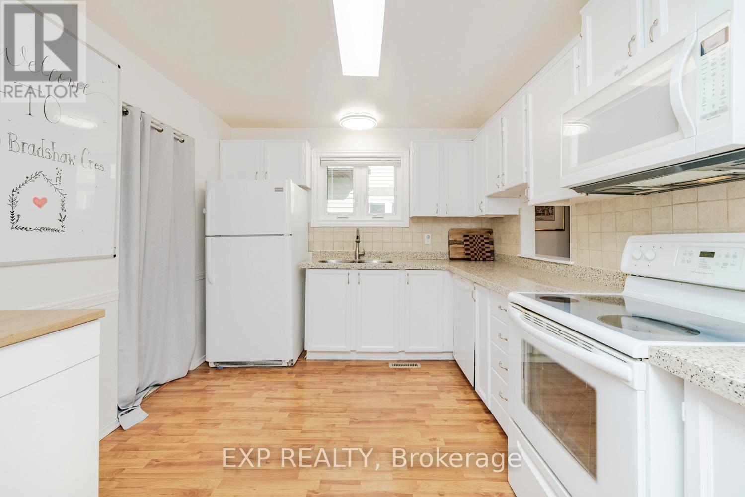 












1465 BRADSHAW CRESCENT

,
Ottawa,




Ontario
K1B5G1

