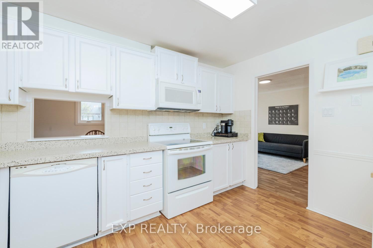 












1465 BRADSHAW CRESCENT

,
Ottawa,




Ontario
K1B5G1


