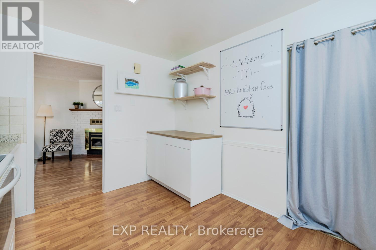 












1465 BRADSHAW CRESCENT

,
Ottawa,




Ontario
K1B5G1


