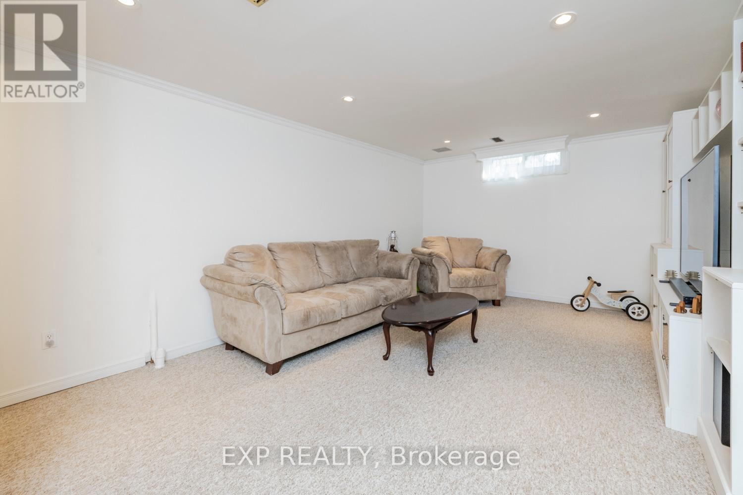 












1465 BRADSHAW CRESCENT

,
Ottawa,




Ontario
K1B5G1

