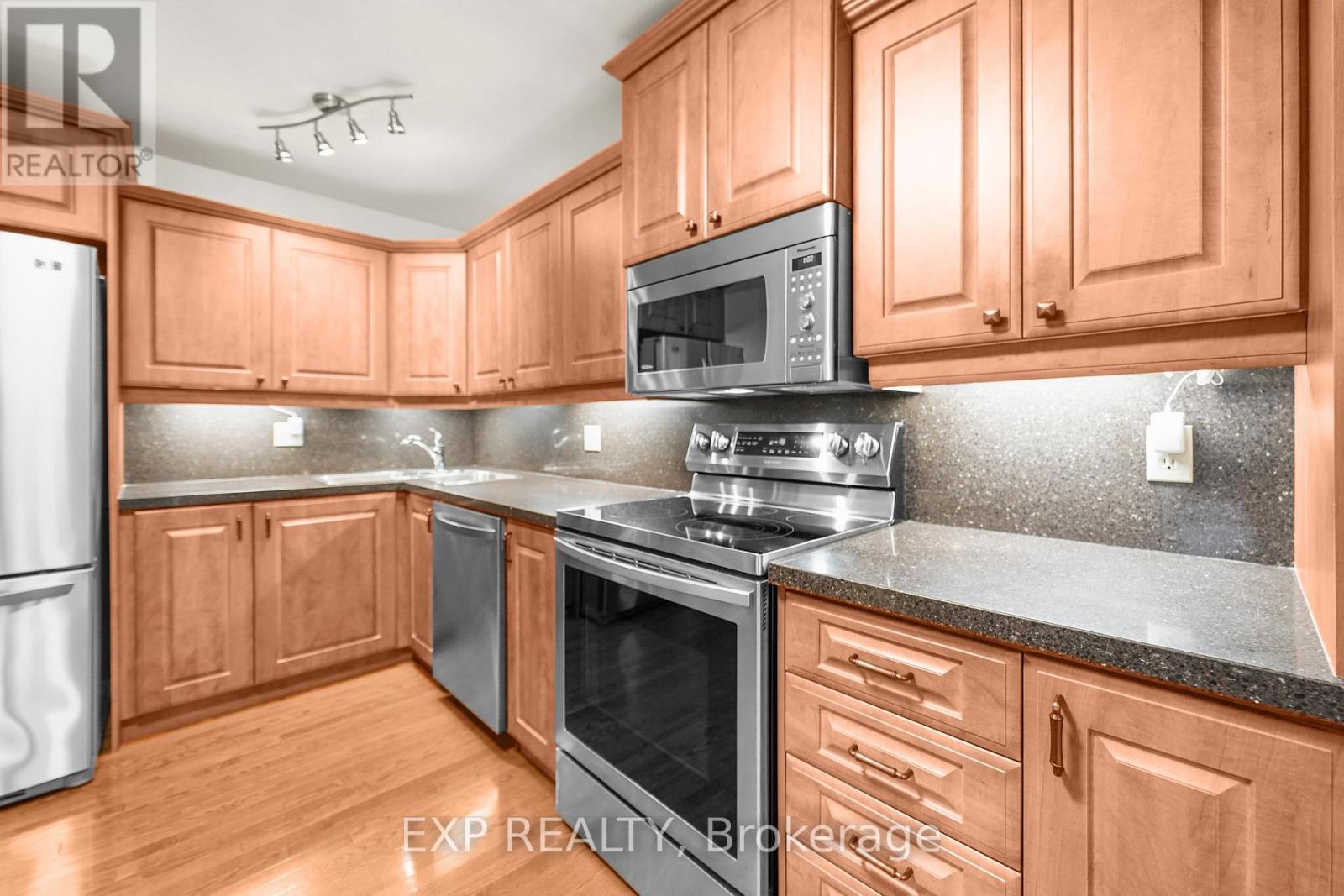 












56 FLANDERS STREET

,
Ottawa,




Ontario
K2J3N6

