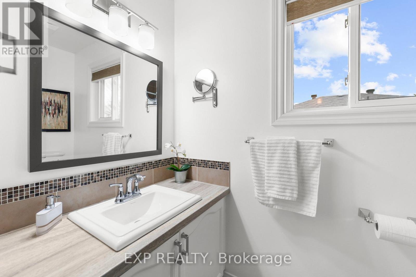 












56 FLANDERS STREET

,
Ottawa,




Ontario
K2J3N6

