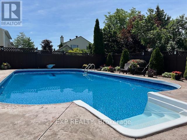 












56 FLANDERS STREET

,
Ottawa,




Ontario
K2J3N6

