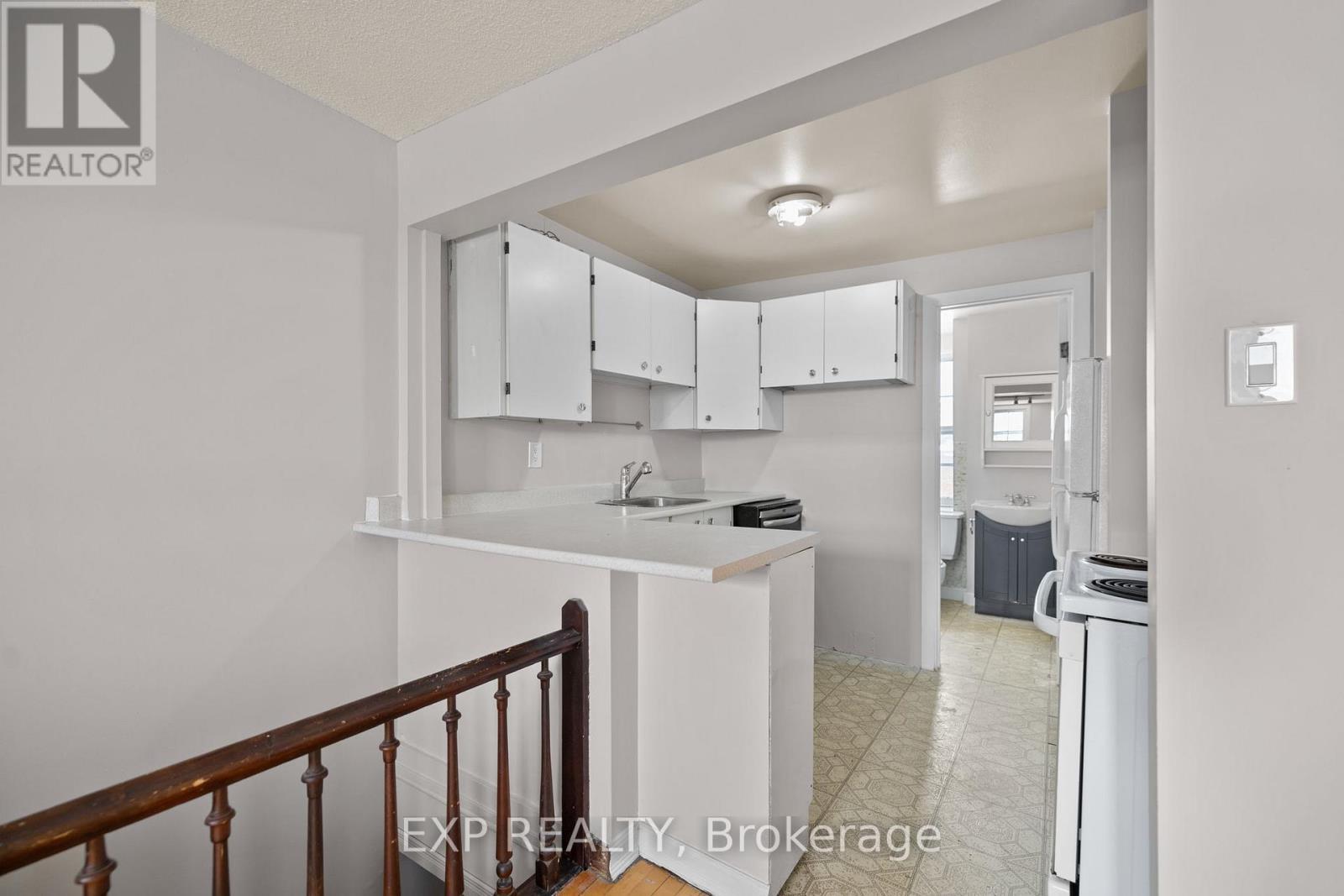 












196 OSGOODE STREET

,
Ottawa,




Ontario
K1N6S8

