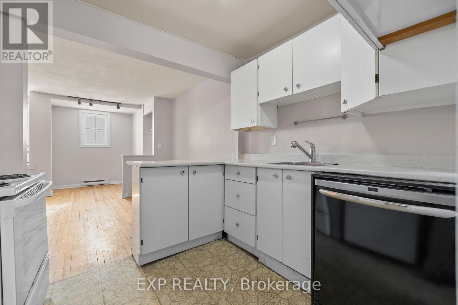 












196 OSGOODE STREET

,
Ottawa,




Ontario
K1N6S8

