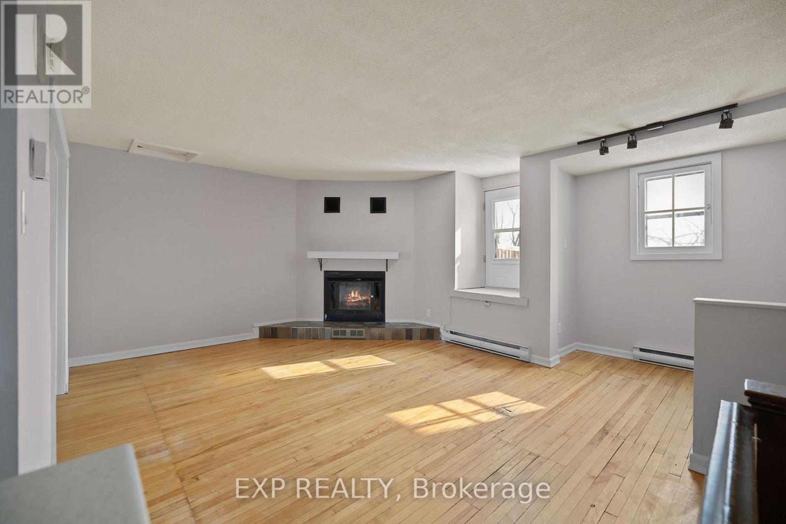 












196 OSGOODE STREET

,
Ottawa,




Ontario
K1N6S8

