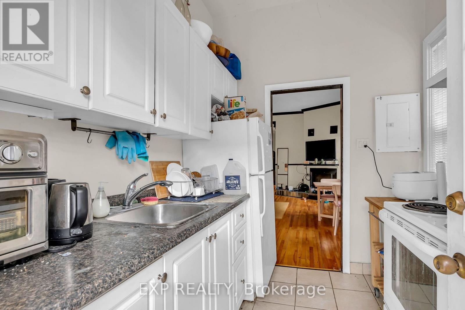 












196 OSGOODE STREET

,
Ottawa,




Ontario
K1N6S8

