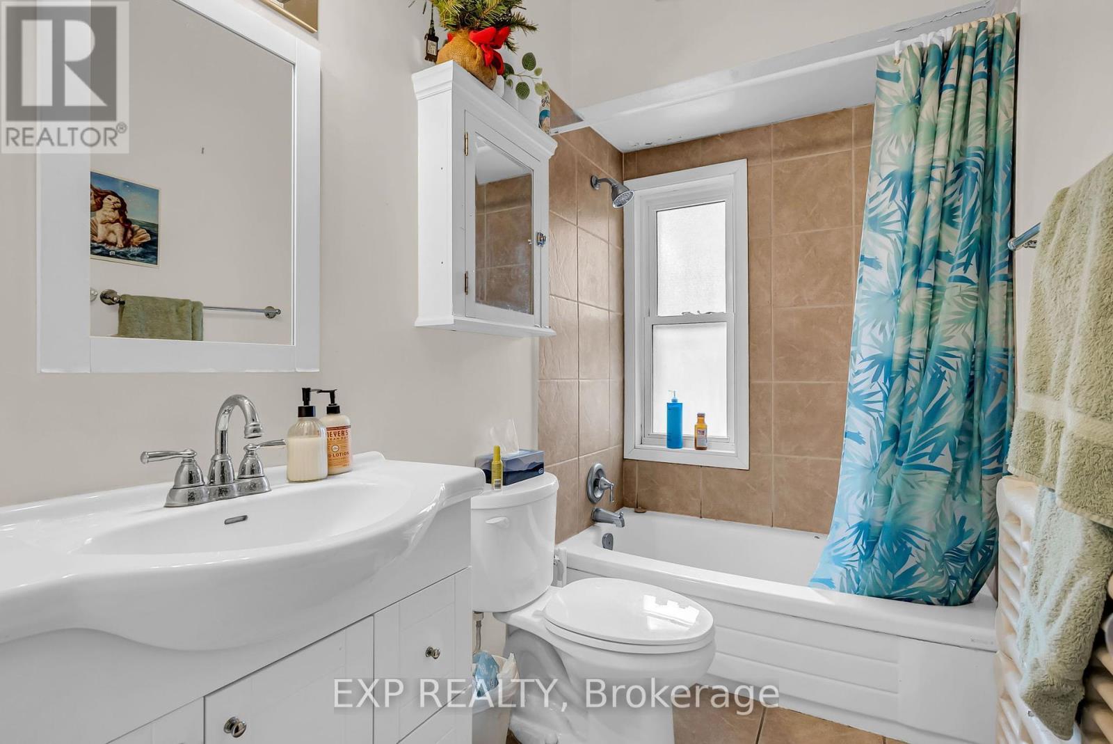 












196 OSGOODE STREET

,
Ottawa,




Ontario
K1N6S8

