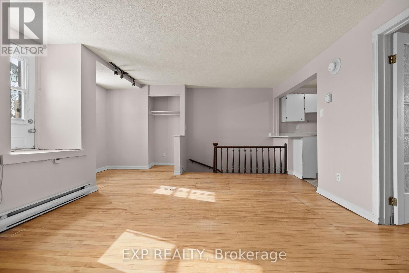 












196 OSGOODE STREET

,
Ottawa,




Ontario
K1N6S8

