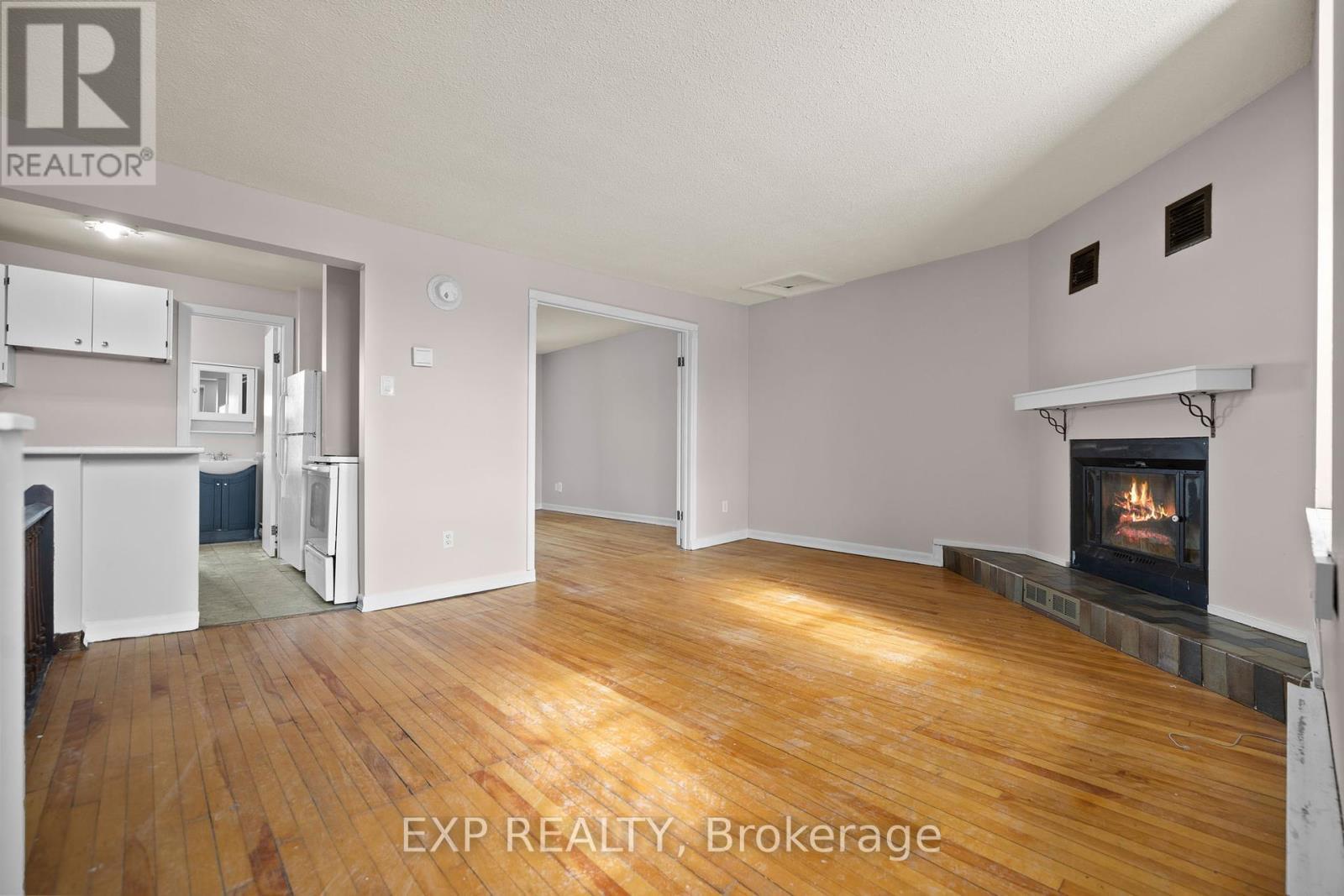 












196 OSGOODE STREET

,
Ottawa,




Ontario
K1N6S8

