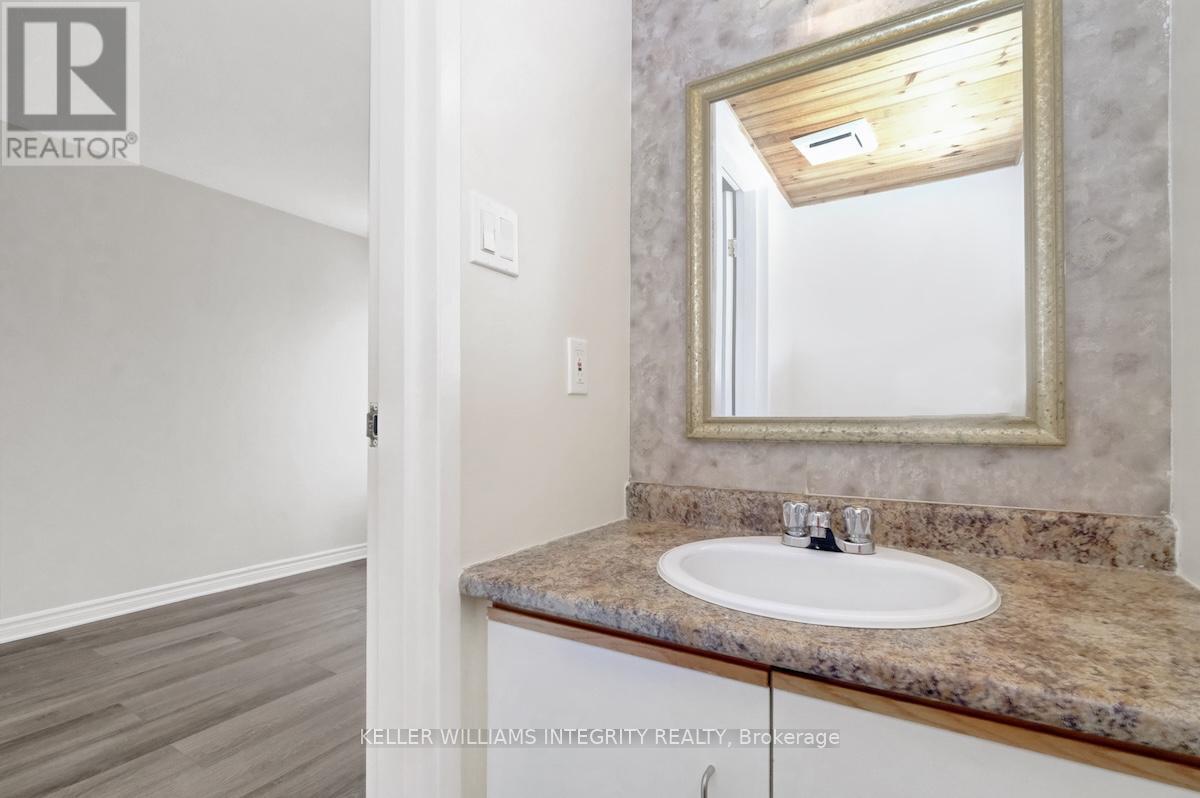 












201 ALVIN ROAD

,
Ottawa,




Ontario
K1K2T9


