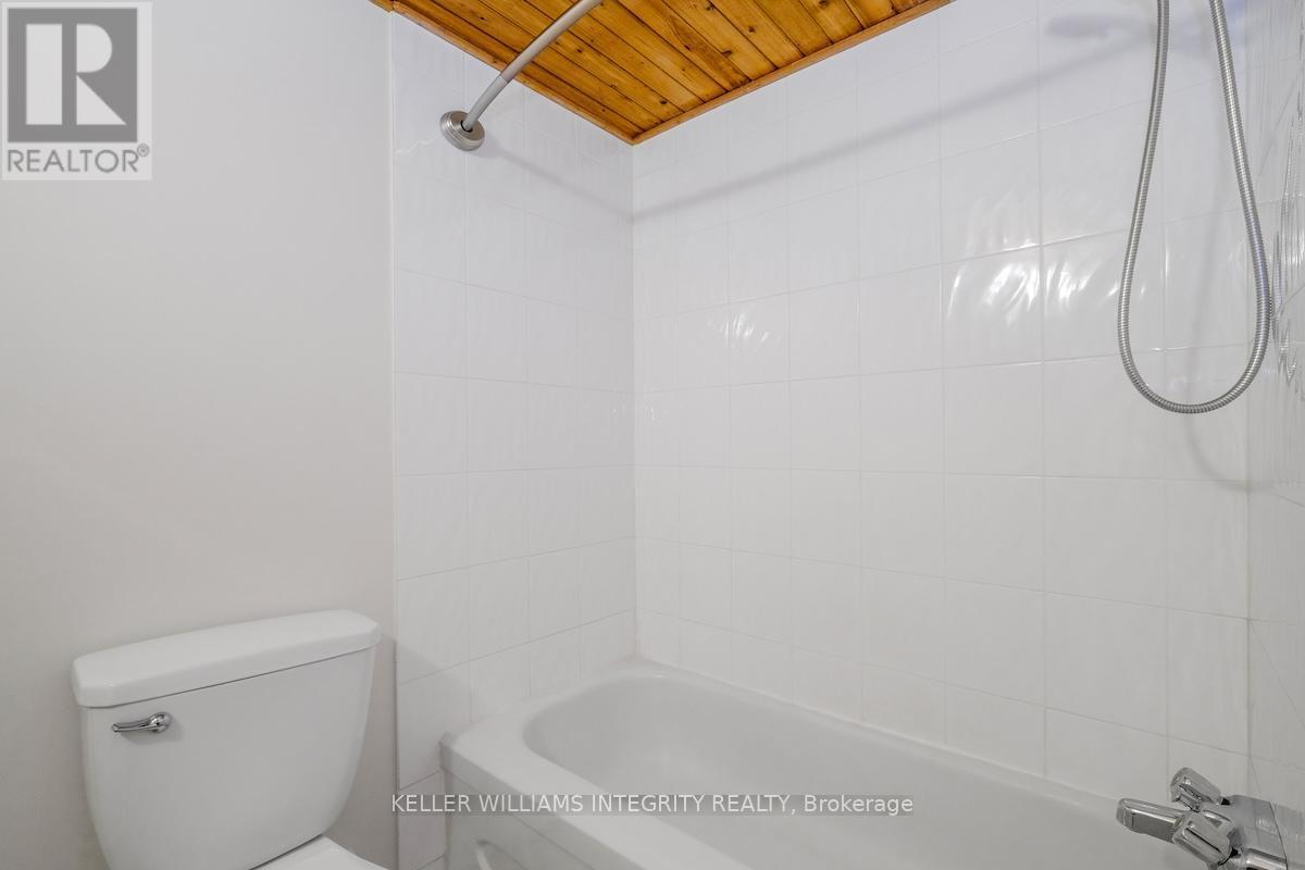 












201 ALVIN ROAD

,
Ottawa,




Ontario
K1K2T9

