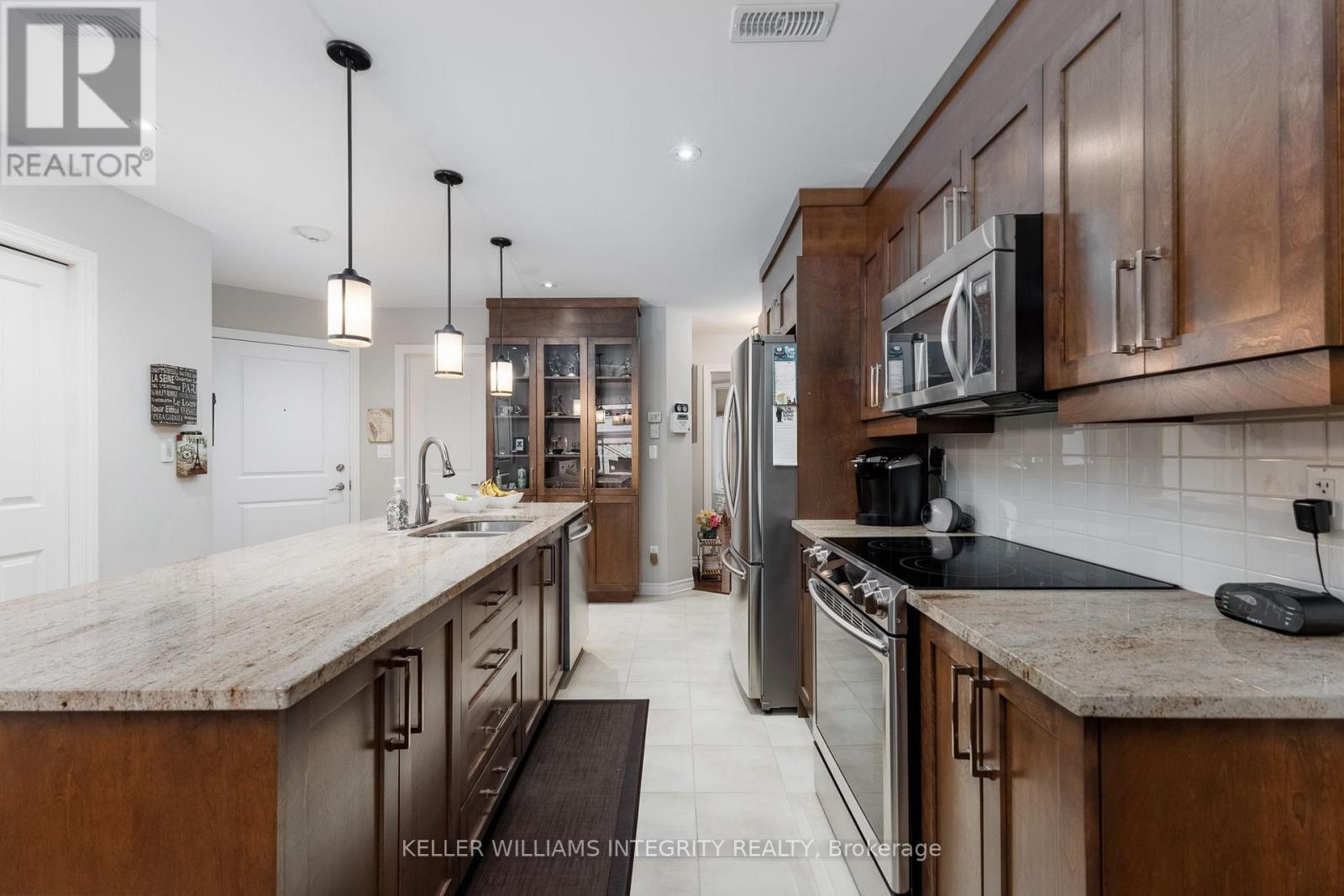 












7 - 70 PRESTIGE CIRCLE

,
Ottawa,




Ontario
K4A0Y1

