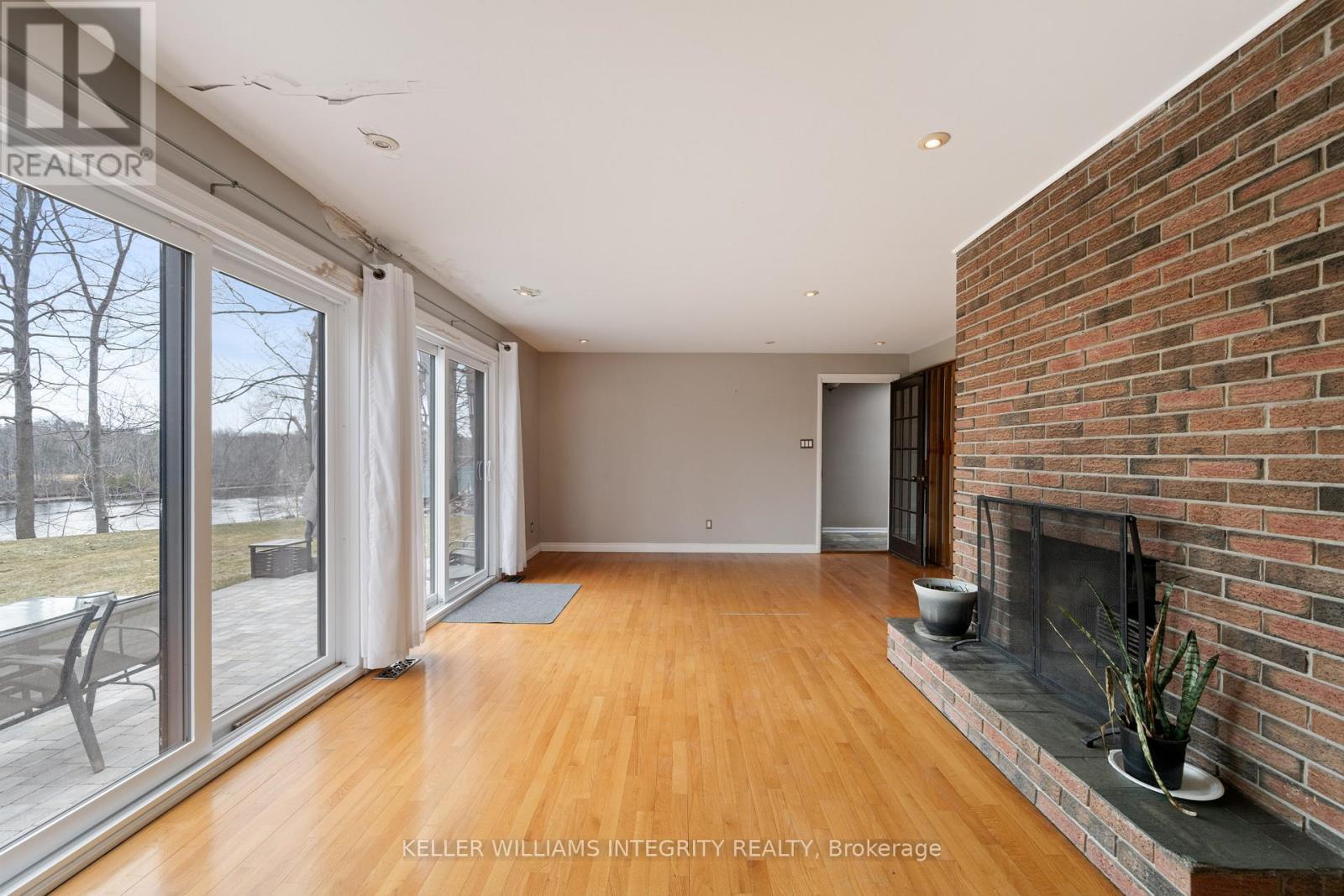 












2061 PRINCE OF WALES DRIVE S

,
Ottawa,




Ontario
K2E7A4

