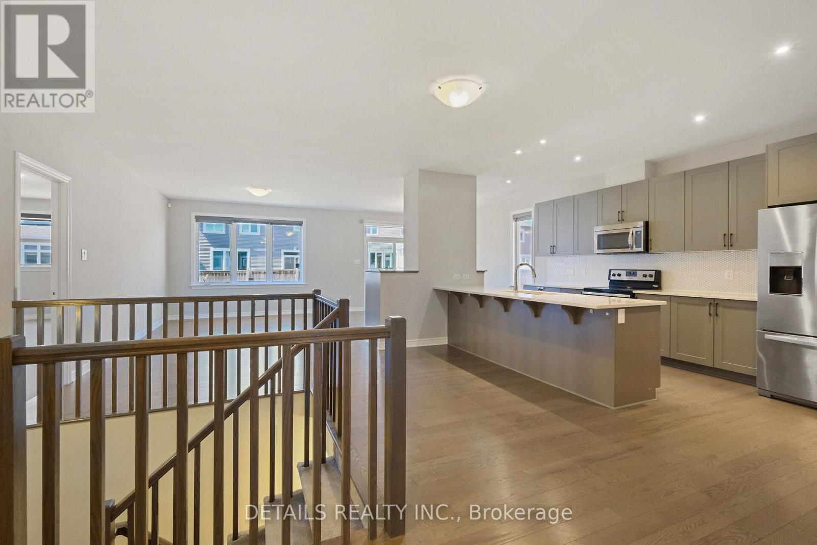 












313 GRACEWOOD CRESCENT

,
Ottawa,




Ontario
K1T0J7

