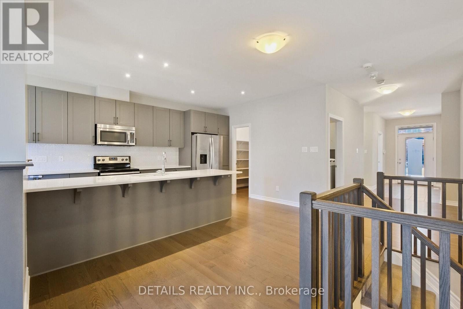 












313 GRACEWOOD CRESCENT

,
Ottawa,




Ontario
K1T0J7

