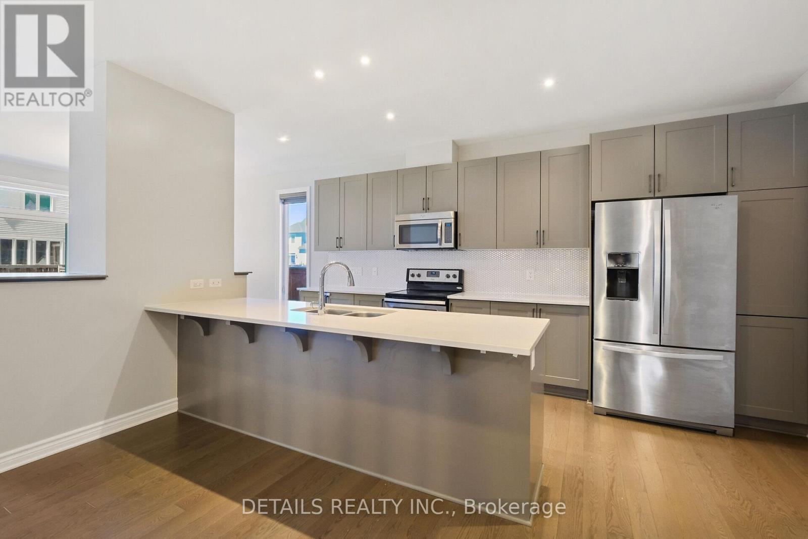 












313 GRACEWOOD CRESCENT

,
Ottawa,




Ontario
K1T0J7

