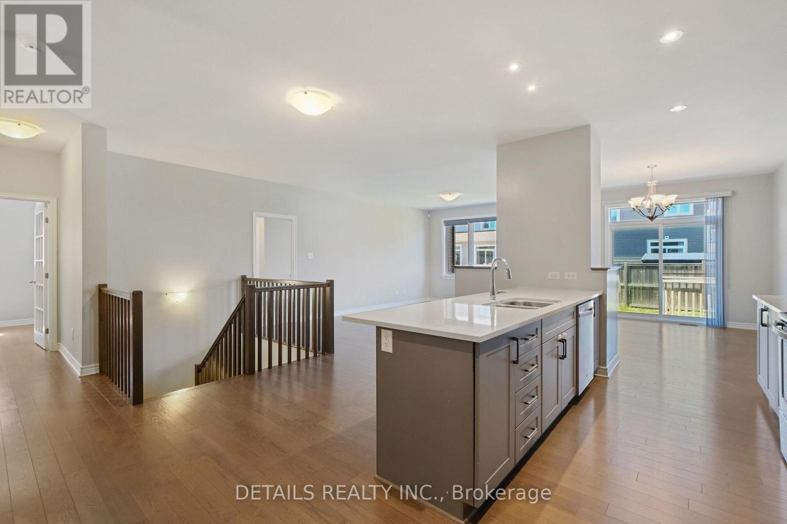 












313 GRACEWOOD CRESCENT

,
Ottawa,




Ontario
K1T0J7

