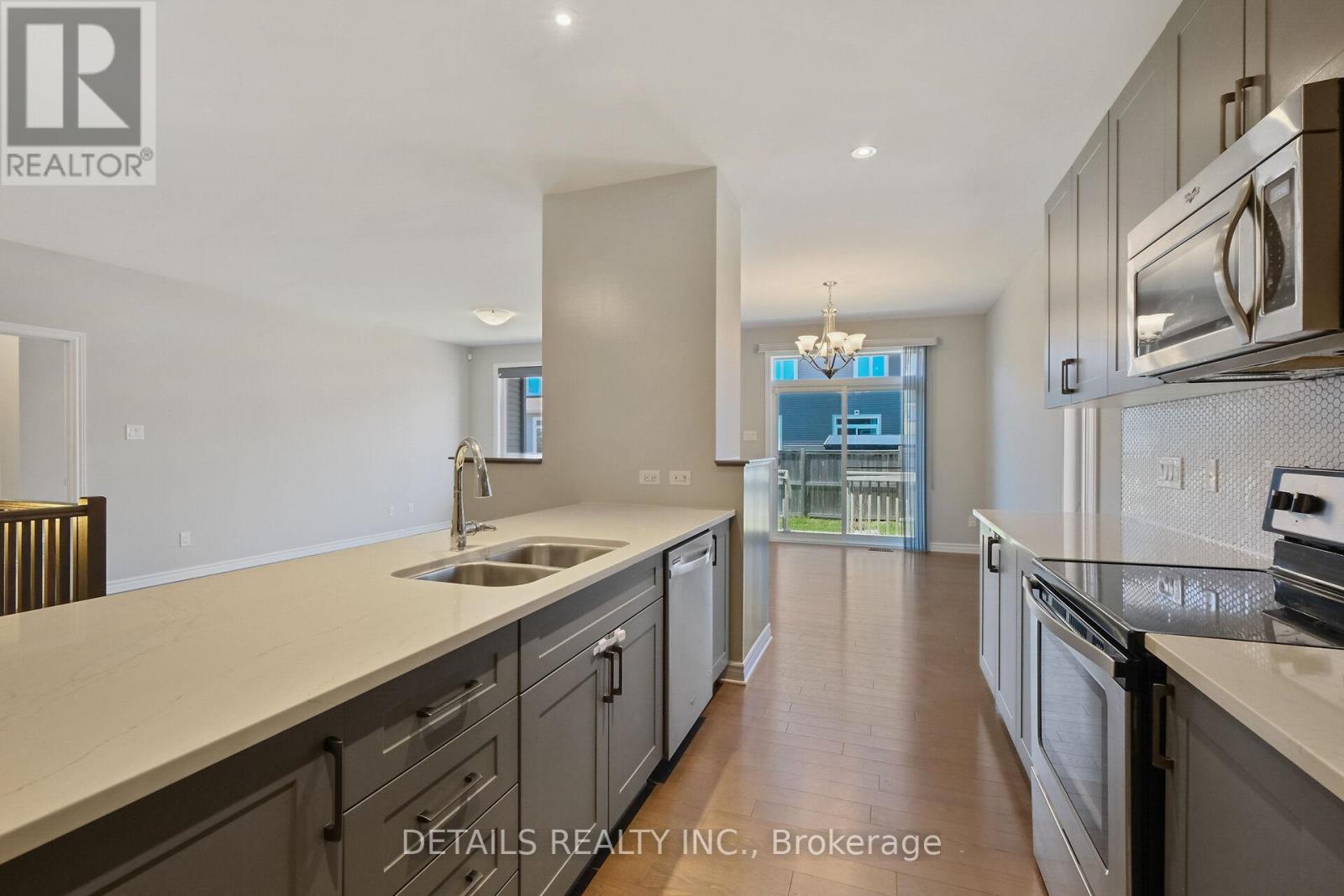 












313 GRACEWOOD CRESCENT

,
Ottawa,




Ontario
K1T0J7

