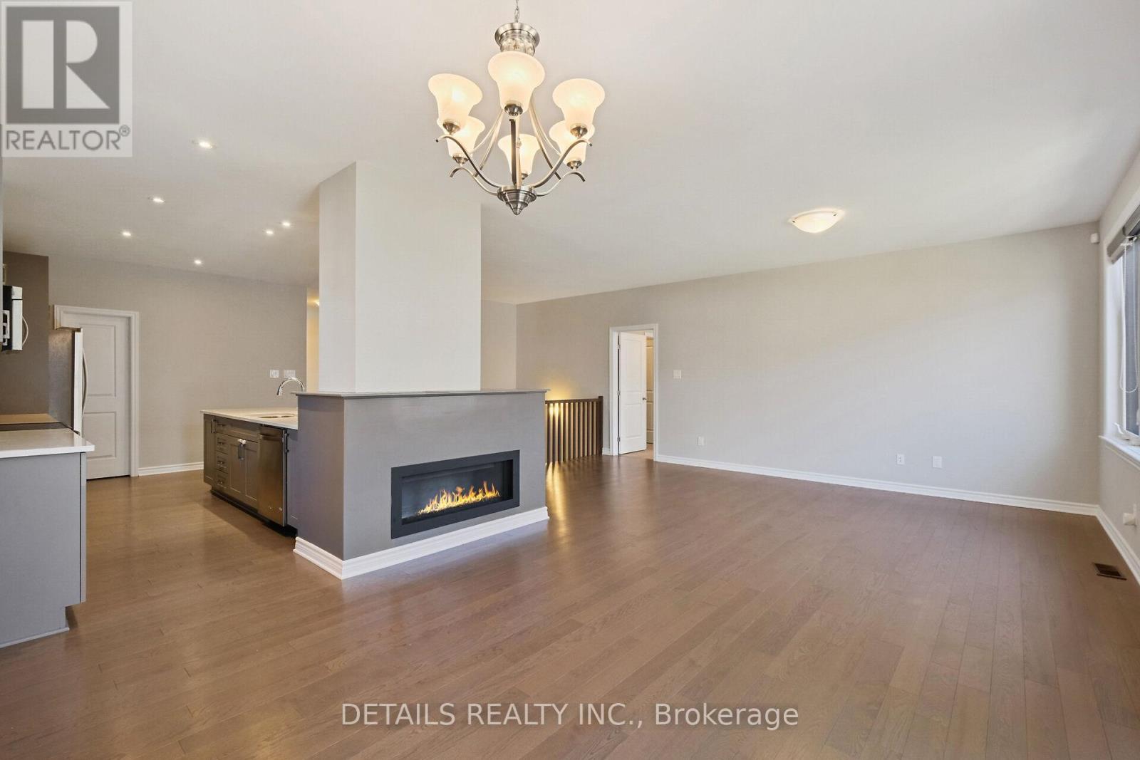 












313 GRACEWOOD CRESCENT

,
Ottawa,




Ontario
K1T0J7

