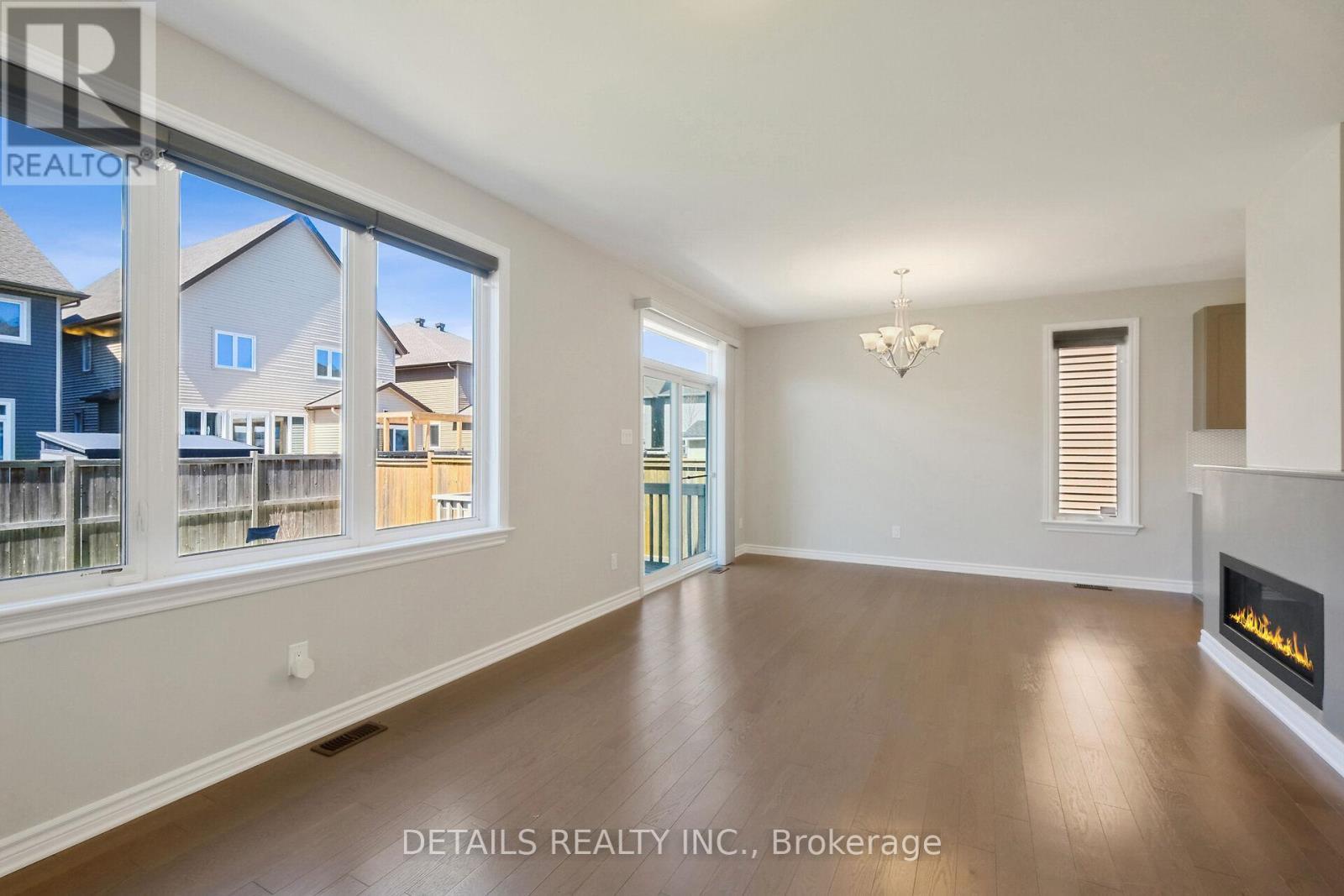 












313 GRACEWOOD CRESCENT

,
Ottawa,




Ontario
K1T0J7

