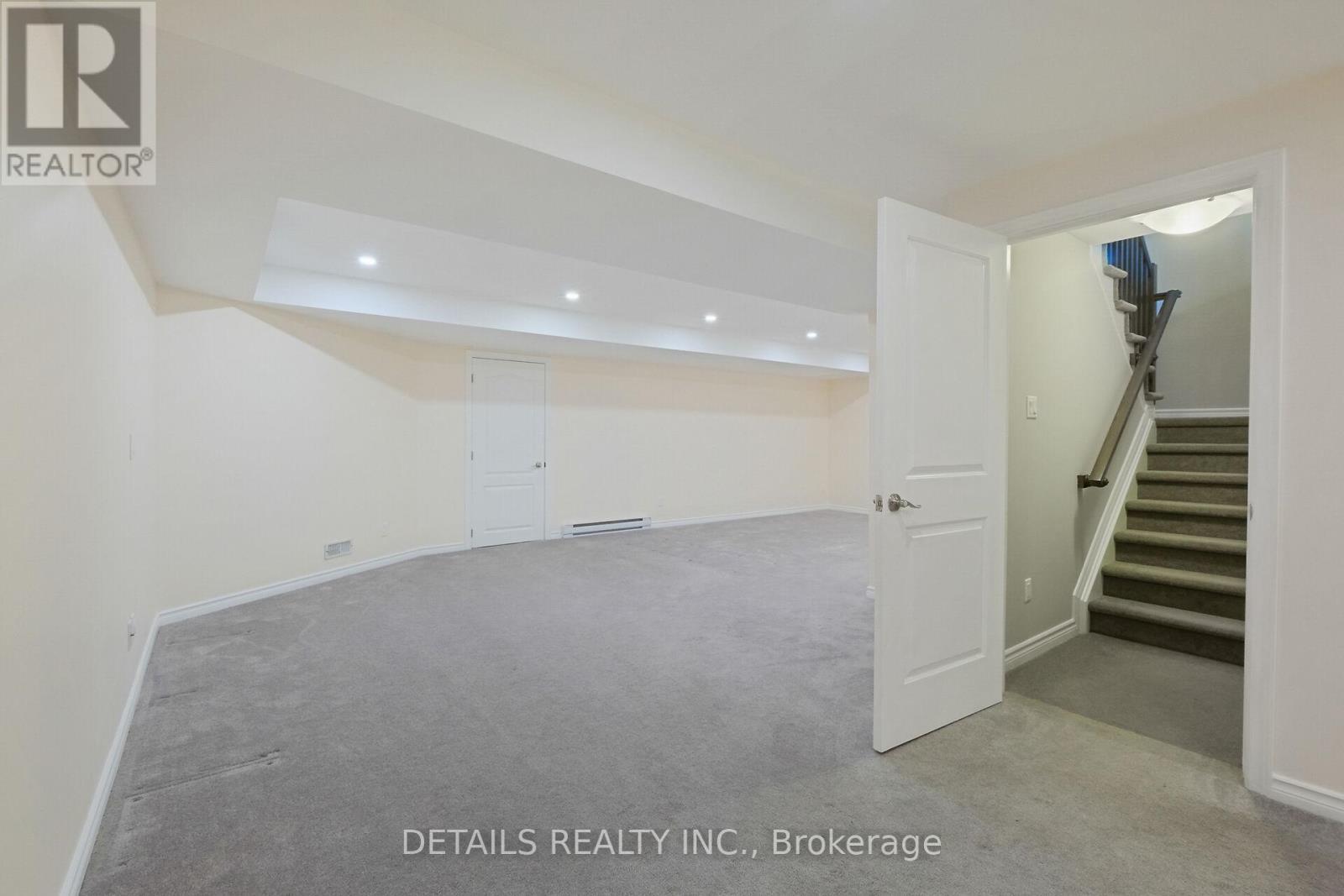 












313 GRACEWOOD CRESCENT

,
Ottawa,




Ontario
K1T0J7

