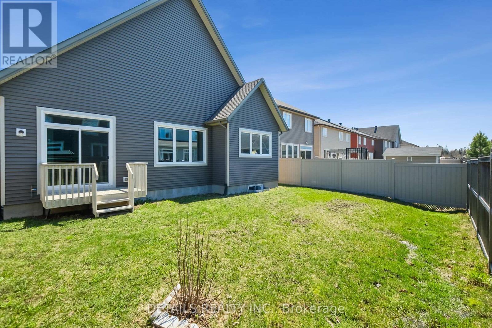 












313 GRACEWOOD CRESCENT

,
Ottawa,




Ontario
K1T0J7

