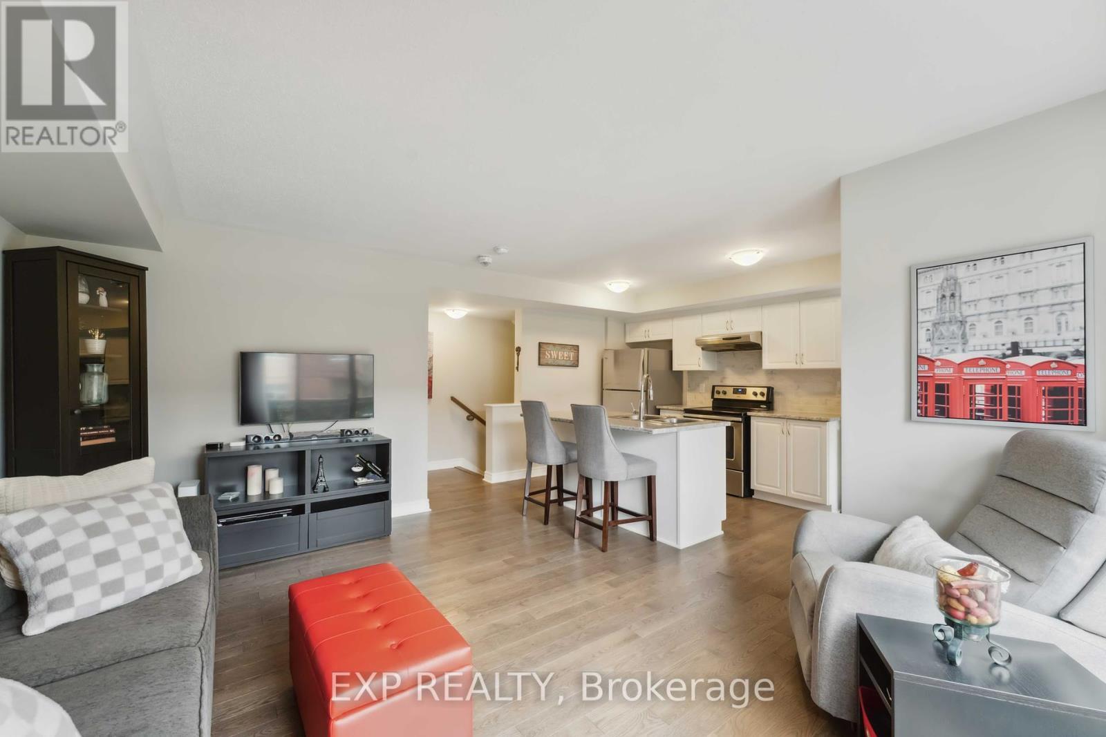 












486 CLEARBROOK DRIVE

,
Ottawa,




Ontario
K2J0H9

