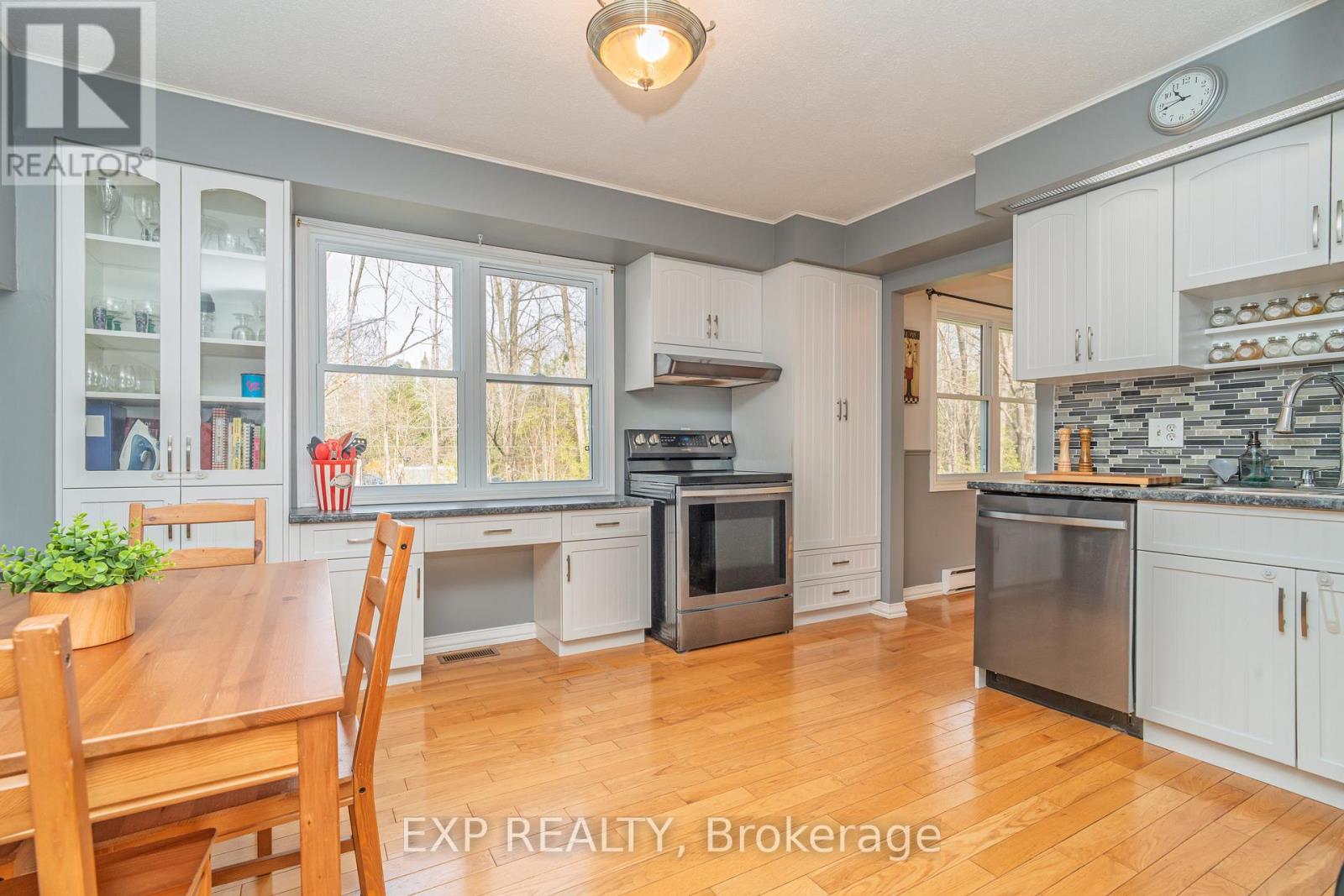 












8264 15

,
Beckwith,




Ontario
K7C3P2

