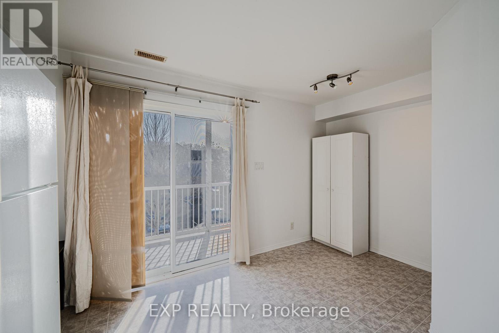 












254 CRESTHAVEN DRIVE

,
Ottawa,




Ontario
K2G6W4

