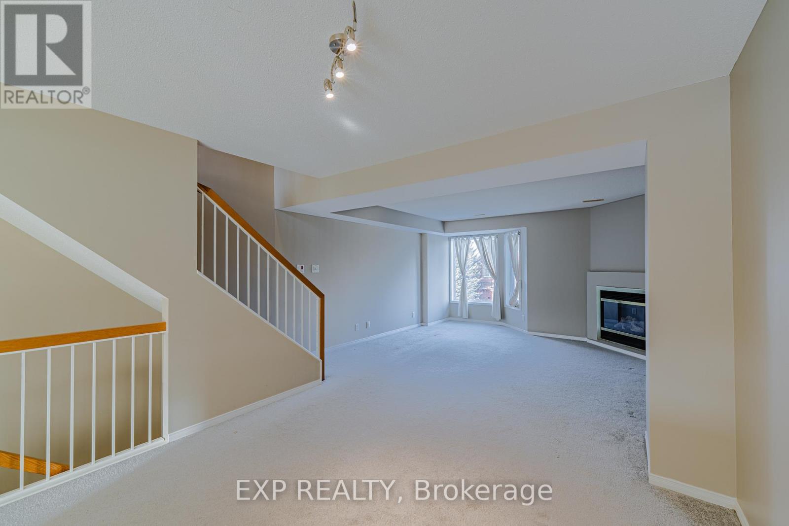 












254 CRESTHAVEN DRIVE

,
Ottawa,




Ontario
K2G6W4

