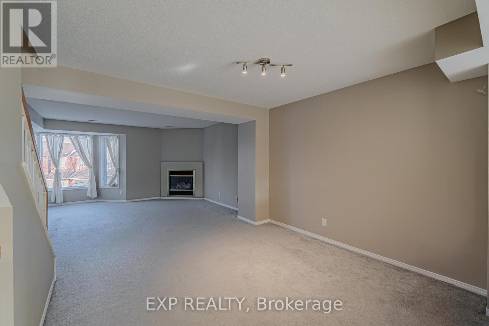












254 CRESTHAVEN DRIVE

,
Ottawa,




Ontario
K2G6W4


