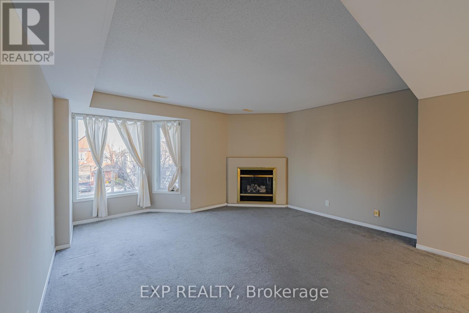 












254 CRESTHAVEN DRIVE

,
Ottawa,




Ontario
K2G6W4

