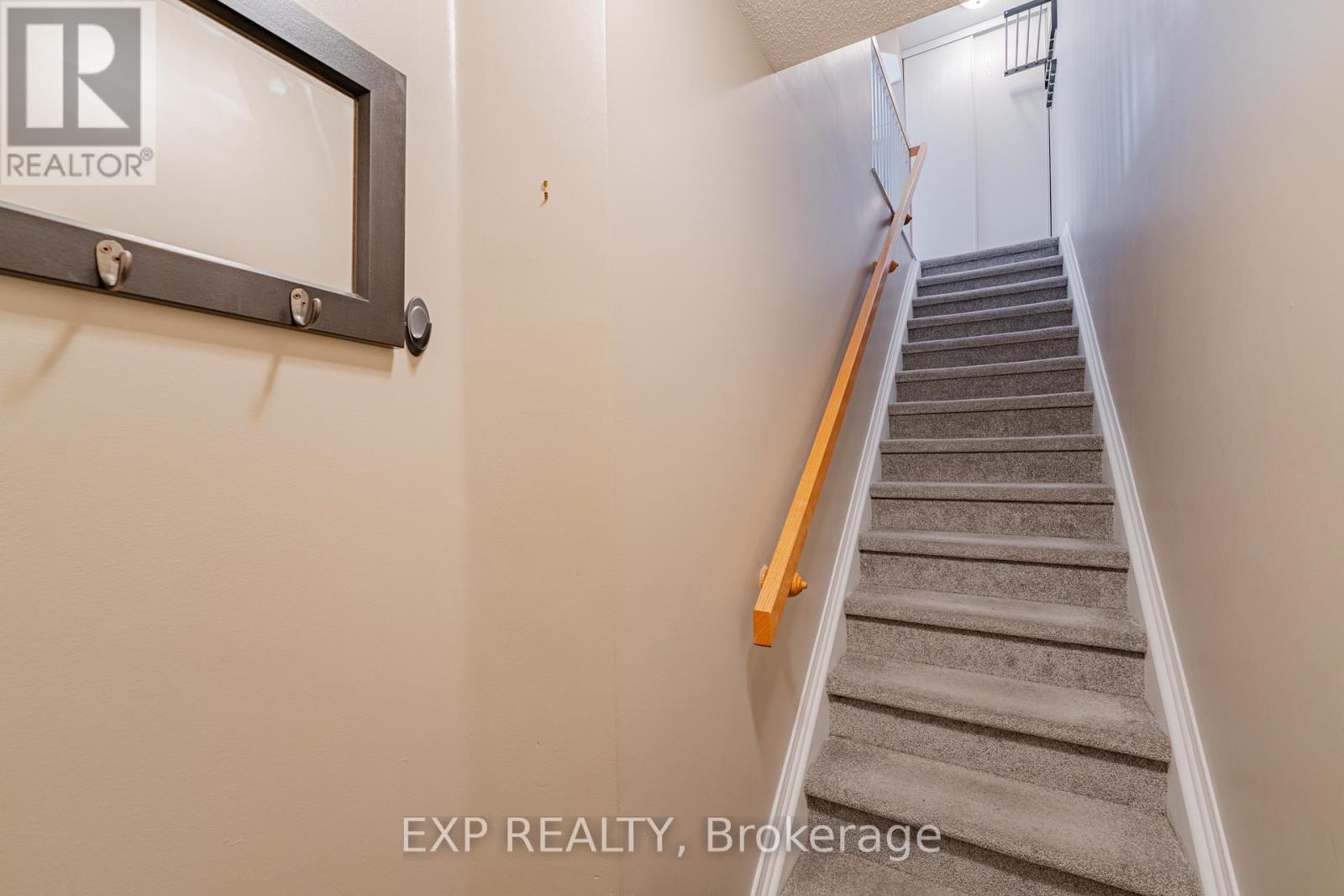 












254 CRESTHAVEN DRIVE

,
Ottawa,




Ontario
K2G6W4

