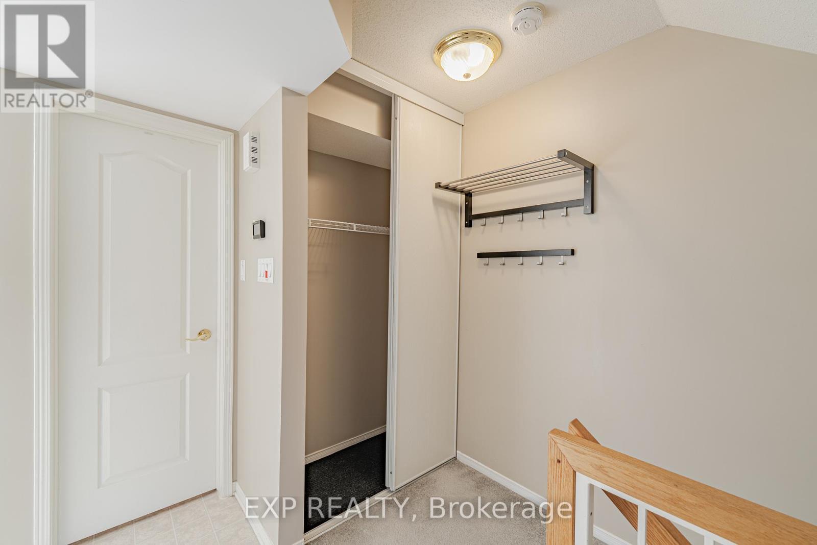 












254 CRESTHAVEN DRIVE

,
Ottawa,




Ontario
K2G6W4

